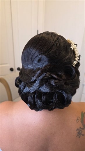 Nesha Honore on Instagram: "✨ The Classic Bouquet Pin-Up ✨ Another bridal top pick — timeless, elegant, and effortlessly stunning. This is a signature Che’rir Luxe style that never misses! Elegant, romantic and iconic giving pure Old Hollywood vintage glamour. A guaranteed head-turner every single time. 💍If you’re looking for a classic, unforgettable look… book this gorgeous pin-up for your special day ✨️ Elegance at its finest 🌹 Che'rir Luxe | Formal hairstyling 225.610.0696 ( Text for bookin