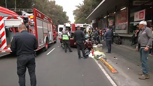 Accidente Metrobús CDMX Hoy: Conductor Queda Prensado Tras Choque con Unidad de la Línea 2