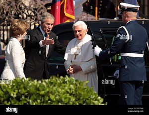 NO FILM, NO VIDEO, NO TV, NO DOCUMENTARY - U.S. President George W. Bush and first lady Laura Bush welcome Pope Benedict XVI to the South Lawn of the White House in Washington, DC, USA, on April 16, 2008. Photo by George Bridges/MCT/ABACAPRESS.COM Stock Photo - Alamy