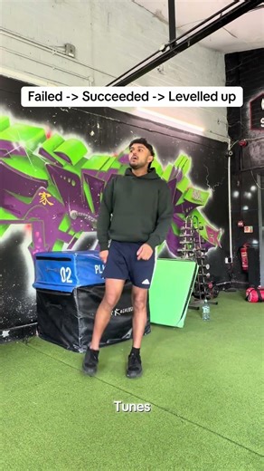 Defo will try with the blue box more often! #plyometrics #boxjumps #plyometricstraining #squats 542