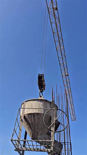Casting Parapet Concrete in Construction