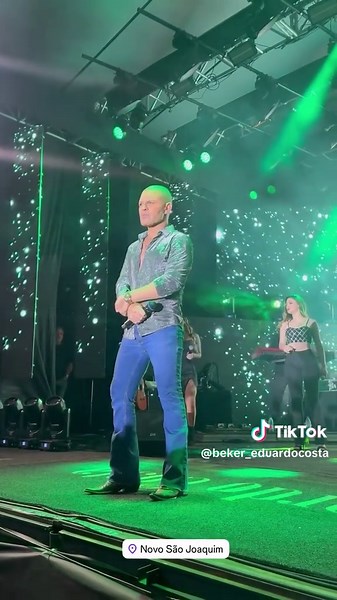 Novo Visual de Eduardo Costa: Transformação Estilosa