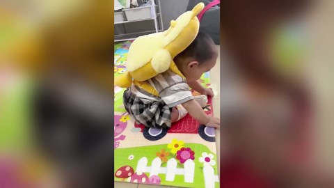 Baby Head Protector Backpack Cushion Wear - Adjustable Baby Toddler Fall Back Head Protector for Crawling Walking Cute Yellow Duck