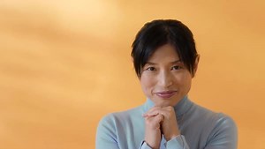 Hear Elin’s first impressions of #LiftVerticalErgonomicMouse and its effects on her posture as she works long hours running a medical tech startup. #LiftYourselfUp #DeskLife #FeelBetterDoBetter | Logitech