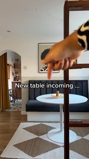 Finally updated around table to something a little bigger. A rectangle shaped table just makes so much more sense! (Table ad pr product from vinterior) #diningtable #roomupdate #diningroomdecor #diningroomtable #vintagefurniture #eclectichomedecor #fining