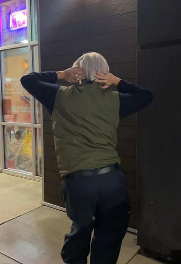 Kakashi's Surprising Reaction in Naruto Cosplay