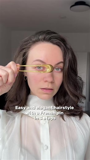 The hidden braid 🥰 easy and elegant French pin hairstyle in 3 steps #creatorsearchinsights #easyhairstyles #hairstyletutorial #frenchpin #naturalhair