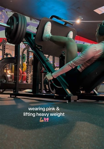 Empower Your Gym Style with Pink Workout Looks