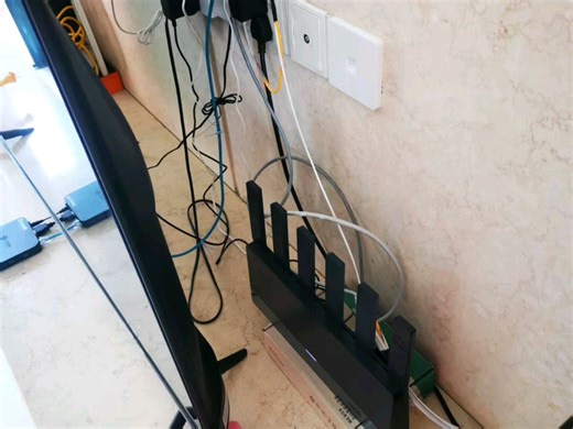 你看看，2.5G组网，突破千兆网速，六类网线一切看成果，WIFI测速给不给力就完事！2.5G网口+WIFI7路由器+2.5G交换机，突破千兆不是梦，网速嘎嘎香！