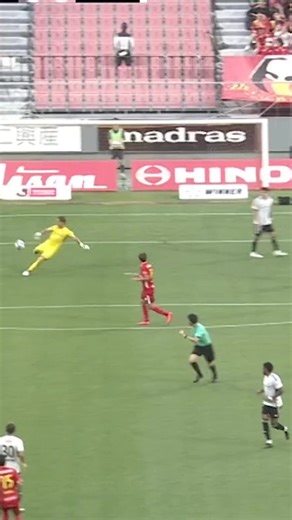 【GKのスーパーアシスト】一森純の華麗なパントキック、最後はエウベルが仕留める #Jリーグ #明治安田生命 #DAZN独占