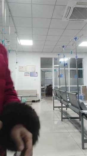 你为什么笑不出来？为什么我陈莉莉就是一想起来发笑？今天我还和他说了，你们的故事太逗太逗了，你盲目跟从他们跑，最后他们盲目跟你跑，跑着跑着鞋子丢了，衣服也破了，人也魂不守舍了，原来二人世界无本倒利打工的日子最幸福最开心，年年有余，开心快乐每一天！门诊一搞，谁搞谁知道，身在曹营心在汉，再也没有以前那种没心没肺发自内心的开心！