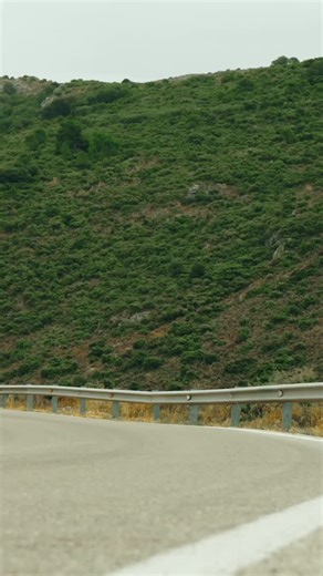 The new Porsche 911 is a HYBRID? Henry Catchpole drives the 992.2 GTS in the latest episode of The Driver's Seat 💨 This new Porsche has gone hybrid. But while that word may strike instant dismay into the hearts of many enthusiasts, this is a slightly different sort of electrically-boosted drivetrain... This 911 is a T-Hybrid. That means the system adds less than 110lb to the kerb weight of a GTS while providing significantly greater response, thanks to an eTurbo and an eMotor. As we found out o