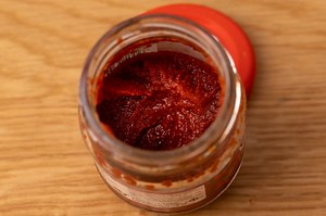 Can expired tomato paste make you sick? [2025] | QAQooking.wiki