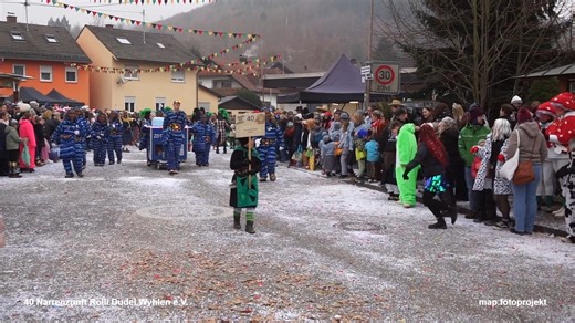 Narrenjournal on Instagram: "Umzug der Schloßbühljäger Sulz 2026 Start-Nr. 40 @schlossbuehljaeger.sulz 🌟 Tradition trifft Spaß & Gemeinschaft 🎉 Fasnacht mit Herz und Humor #brauchtumspflege #brauchtum #fasnachtsliebe #fasnacht #fasnachtsumzug #fasnachtsumzüge #fasent #karneval #fasnacht2024 #fasnacht2025 #fasnachtwirkommen #narrenzunft #narren #häs #hästräger #hästrägergegengewalt #hästrägertreffen #holzlarve #holzmasken #5jahreszeit #fünftejahreszeit #fasentimherzen #narrinarro #alemannischef