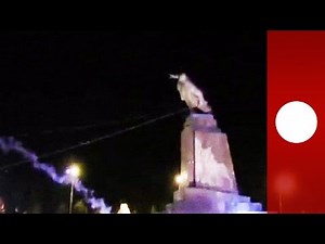 Video: Protesters topple Lenin monument in Kharkiv, Ukraine