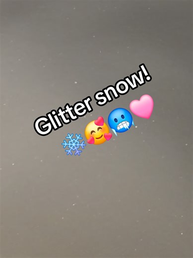 Glitter snow! The snow is so fine, it sparkles! ❄️🥰🥶🩷 It is so peaceful ✌️ 🥰 #glitter #snow #freezing #magic