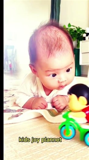 Adorable Baby vs. Shin-chan! 😂 Cute Tummy Time Moments |#shorts LooLoo Kids l Kids Diana Show l