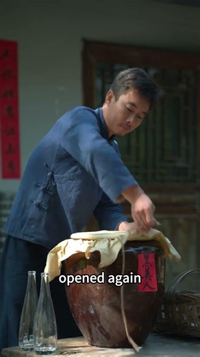 This is how Chinese make wine with watermelon