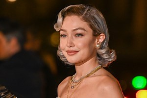 26K views · 342 reactions | GIGI HADID AU GRAND DÎNER DU LOUVRE ✨ La belle @gigihadid a fait son arrivée à la Pyramide du Louvre pour assister au Grand Dîner du Louvre qui s’y déroule ce soir. — #gigihadid #Legranddinerdulouvre #fashionweek #LouvreCouture Images : @galafr by @caroline.trnr @anajimenezparis | Gala | Facebook