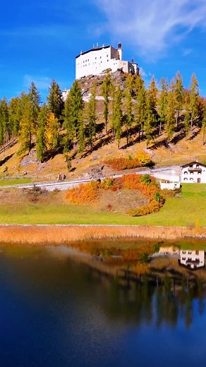 Tarasp Castle🇨🇭 Located near Scuol, it’s just about 5 minutes away by car or around 10 minutes with the PostAuto. A landmark of the Lower Engadine region in Switzerland, built around 1040 and overlooking the valley. ❣️For a charming stay, check out Hotel Üja❣️ _ #switzerland #engadin #scuol #hotelüja #tarasp #schlosstarasp #impressiveswitzerland #bestofswitzerland #inlovewithswitzerland #hiddengems #swissalps #swiss #switzerland #schweiz #graubünden | Tatiana Sakharova