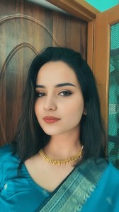 Saree ki softness ✨ cute expressions 😚 lipsync ka perfect blend 🎶💙 Jab music me khud ko feel karna ho aur adaaon se baat kehni ho... bas aise hi reels banti hain 😌💫 Tumhe sabse zyada kaunsi adaa ya expression hit lagi? 💃 Comments me ek unique style me likhna – emoji ho ya ek short line, thoda filmy style chalega 😉 Aur haan, agar tumhe ye vibe connect kare... toh ek baar nahi, baar-baar dekhne ka mann karega 🥰 . . . like karna agar expressions ne dil chhoo liya ho 💖 share zarur karna unk
