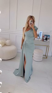 Vivien w kolorze szałwiowym ❤️Sukienka na jedno ramię która przyciągnie spojrzenia 👌#sukienka #sukienkawieczorowa #sukienkanawesele #maxidress #dress #modnie #sukienkamaxi | Małgorzata