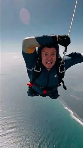 Parachute Fails! Heart-Stopping Free Fall Above the Ocean. #viralvideo #funny #freejump #firstjump
