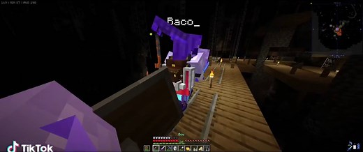 I will never see caves the same. Expert play with the axe tho #fyp #minecraft #mod #spooky