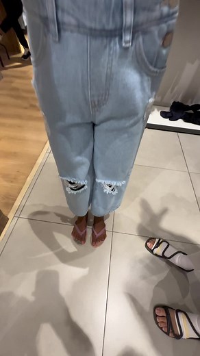 Stylish Outfit Ideas for Young Girls in Clothing Stores