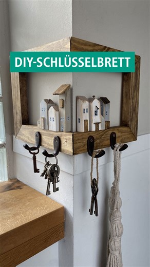 Unsere Freundin @gonepaintin war mal wieder kreativ und hat zuletzt dieses vielseitige Schlüsselbrett gezaubert! 😍😎 Welches Projekt steht bei dir als nächstes an? 🛠️🤘 . . . #wolfcraft #heimwerken #holzwerken #schlüsselbrett #diy #inspiration #werkzeug #werkstatt #deko #dekoideen