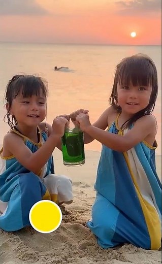 Fun Color Mixing Experiment for Kids | Beach Science Play 🟡🔵🟢