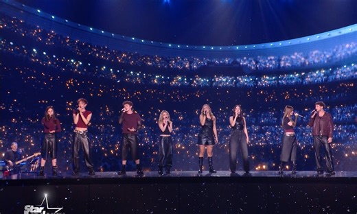 Star Academy 2025 - Inédit : les élèves chantent « Des étoiles plein les yeux», l'hymne de la Tournée - Star Academy | TF1+