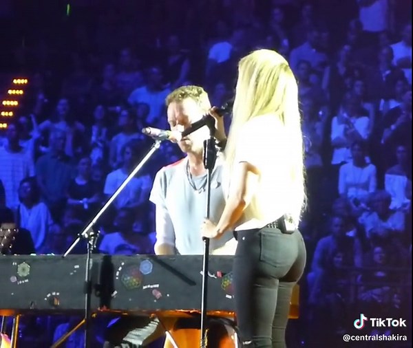 Shakira and Coldplay Live Performance in Hamburg