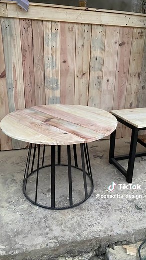 DIY Wooden Pallet Table Assembly Guide