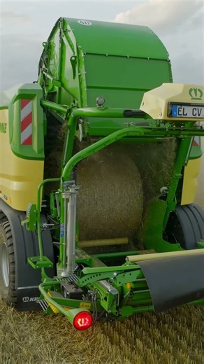 Höchste Ballenqualität. Maximale Schlagkraft – KRONE ComPack Pro
