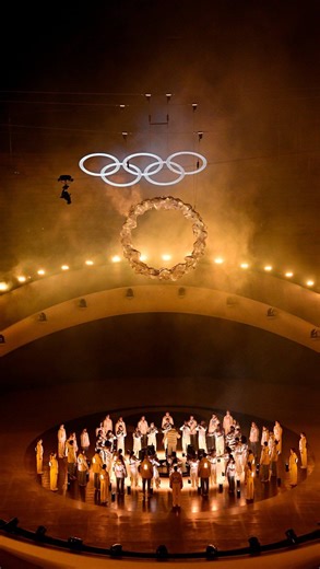 Milano-Cortina nous a fait vibrer. À nous de prendre le relais. Place aux Alpes françaises ! En 2030, nous accueillerons le monde pour des Jeux qui marquent. En grand, comme en 2024 ! Rendez-vous dans nos belles montagnes. | Emmanuel Macron