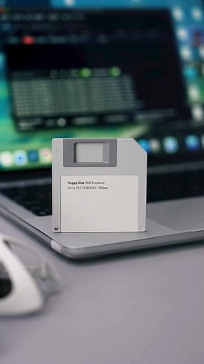 Retro SSD: Floppy Disk Looks, 10Gbps Speed