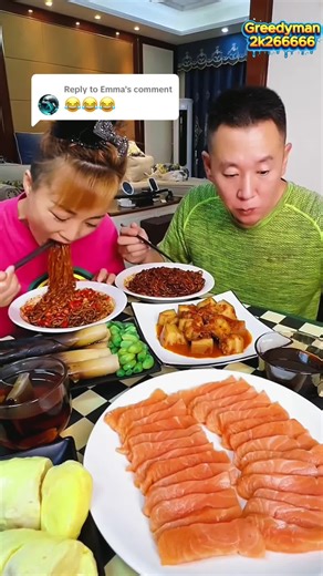 Replying to @Emma She eating noodles calmly… he attacking the salmon like it owes him money 😭🍣🔥💀.#couplegoals #mukbang #funny #fyp #ForYou