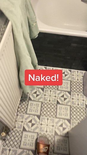 Funniest Macaw Shower Moments Caught on Camera