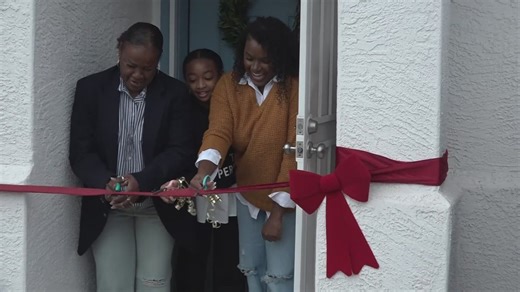 Kurt and Brenda Warner surprise Valley moms with furnished homes