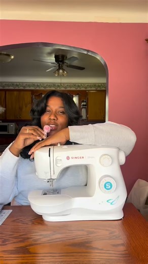 WINDING THE BOBBIN I have the perfect beginner friendly tutorial on how to wind the Bobbin. While all machines are similar, this tutorial is based on the Model Singer Simple 3337 @singernorthamerica Let me know if you have any questions! #reels #learntosew #beginnersewing #bobbin #sewingtutorial | Brooklyn Perry