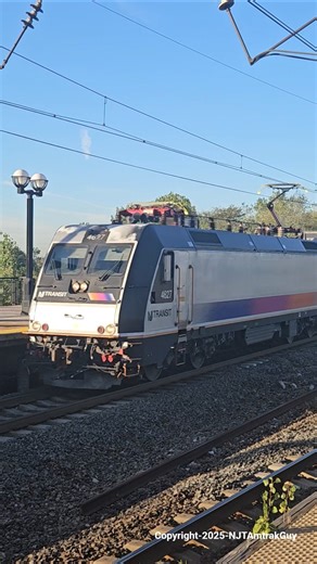 NJ Transit ALP-46 4627 leads an express through Secaucus