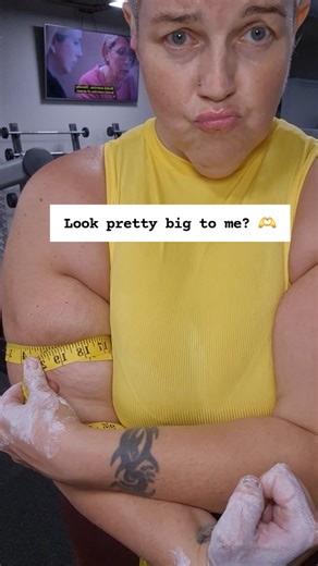 Alison | Documented 01.10.2025, time 2222. For my next trick, I'll be measuring my little toe 🫡 #biceps #clapback #trolls #musclemommy #muscle... | Instagram
