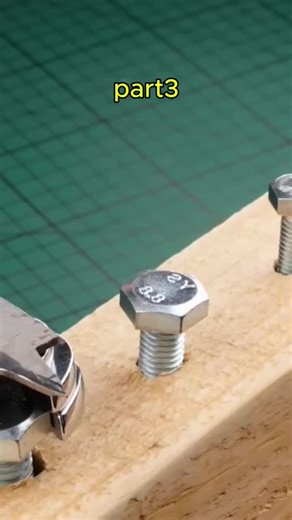 Situation Drôle au Bureau : La Roulette à Cadeau