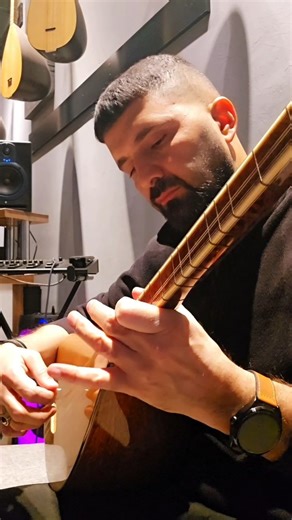 Emrah Kayhan on Instagram: "Emrah Kayhan (Ben Yoruldum Hayat) @muminsarikayaa 🙏🏼 #emrahkayhan #bağlama #müminsarıkaya #benyoruldumhayat"