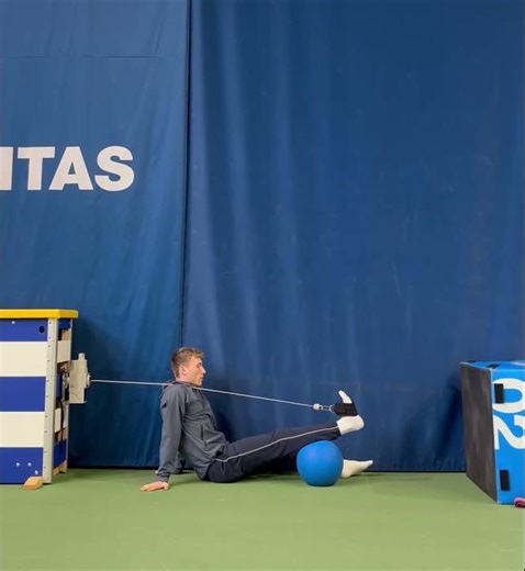 Cable foot plantarflexion