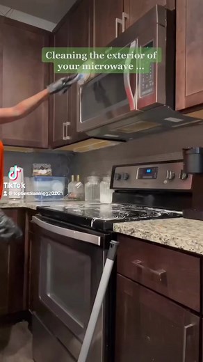 My favorite & simple way to clean the exterior of a microwave! 🧡☺️ . . #cleaning #business #dallastexas #instagood #instagram #reels #blackownedbusiness #viral #cleaningtiktok #cleaningtips #dallas #cleaningbusiness