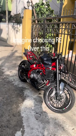 Benelli 302s vs Royal Enfield Classic 350