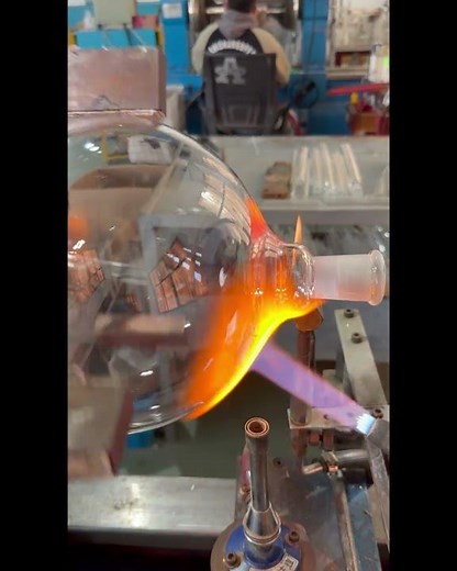 No filters.No edits.This is a genuine,unretouched video showing the complete process of making flask