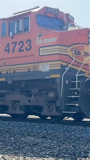 BNSF Stack train w/ BNSF 4723 & great engineer! #bnsfrailway #railroad #bnsf #bnsftrains #railway